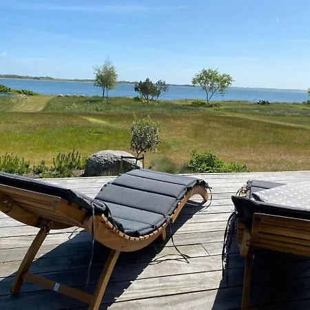 Fjord View In Modern In 別荘