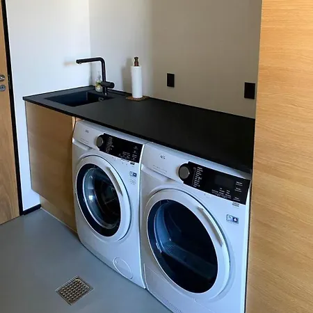 Fjord View In Modern In 別荘