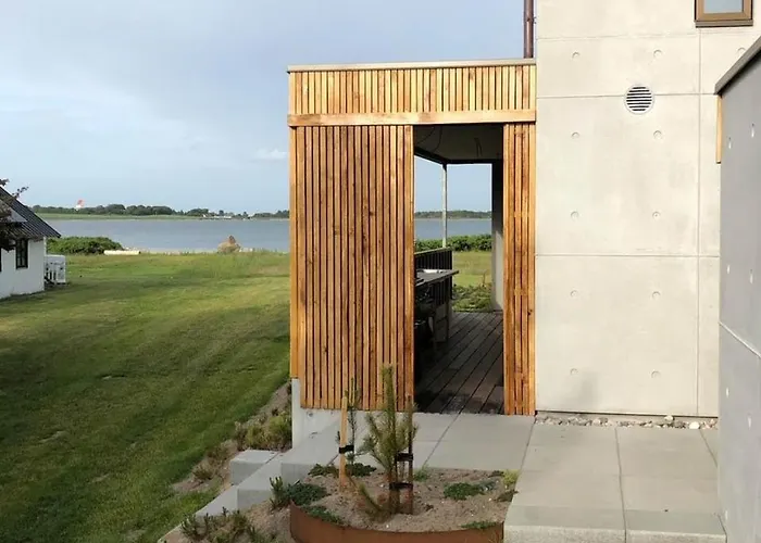 Fjord View In Modern In Feriehus
